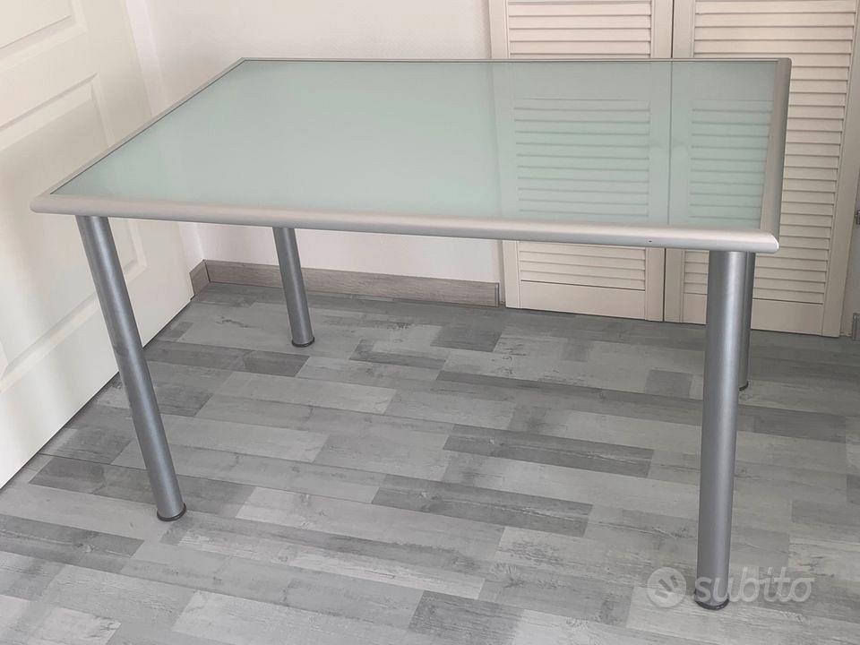 scrivania Ikea Vika, vetro temperato e metallo - Arredamento e Casalinghi  In vendita a Milano