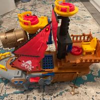 Nave pirati fatta squalo