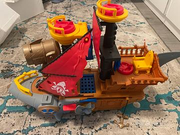 Nave pirati fatta squalo