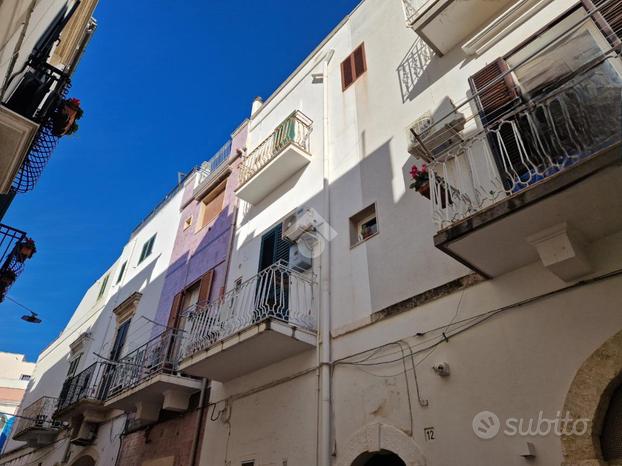 3 LOCALI A POLIGNANO A MARE