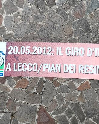 striscione giro d'Italia 2012 arrivo Piani Resinel