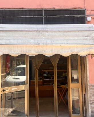 Vendita attività commerciale VapoForno + locali