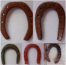 Cinque Ferri di Cavallo in ferro battuto &forgiato