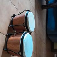 Bongo a due tamburi in legno e metallo