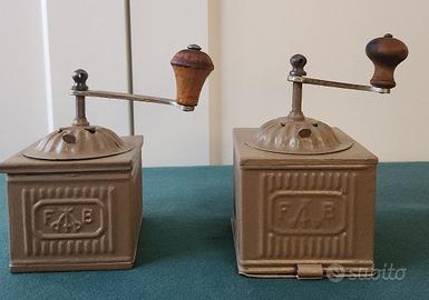 Antichi macinini da caffè "Tre spade"