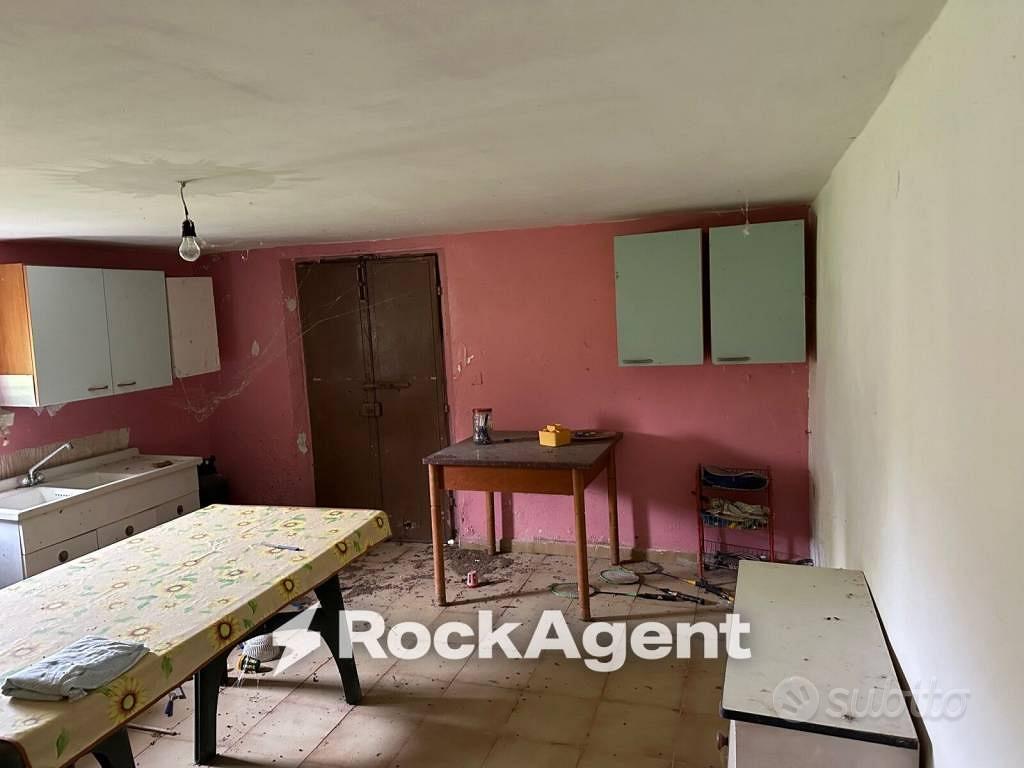 Rustico / Casale di 135 m² con 5 locali a Villamag - Altro