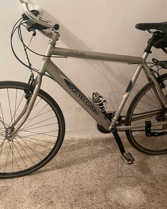 Bici bicicletta per cicloturismo