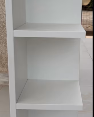 Mobiletto con ripiani