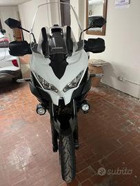 KAWASAKI Versys 1100 S .