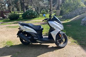 Scooter 125 1800€