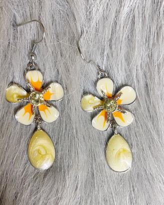 Orecchini fiore metallo smaltato e cristalli