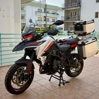 Moto Benelli TRK 702