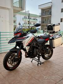 Moto Benelli TRK 702