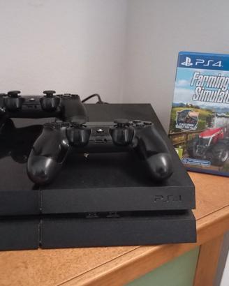 PlayStation 4 con due controller