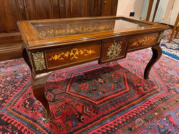 Tavolino legno intarsiato con vetro e ribalta