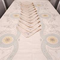 Tovaglia rettangolare in lino e cotone ricamati 