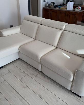 Divano 3 posti con penisola e relax elettrico