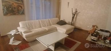 Divano in pelle bianco