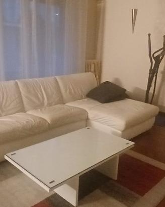 Divano in pelle bianco