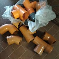 raccordi tubi PVC arancioni