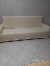 divano con  cassettone 