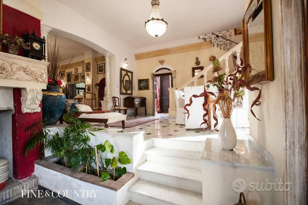 Rustico / Casale di 600 m² con più di 5 locali a S - Altro