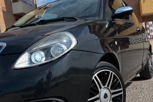 Lancia y