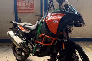 KTM 1290 Super Adventure S incidentata