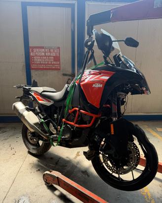 KTM 1290 Super Adventure S incidentata