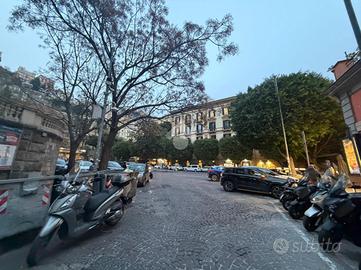 NEGOZIO A NAPOLI