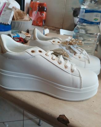 le scarpe  da donna 