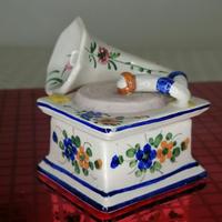 Grammofono in ceramica di Bassano