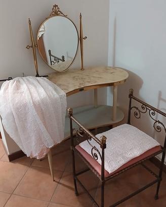 Specchiera / toeletta vintage con sedia
