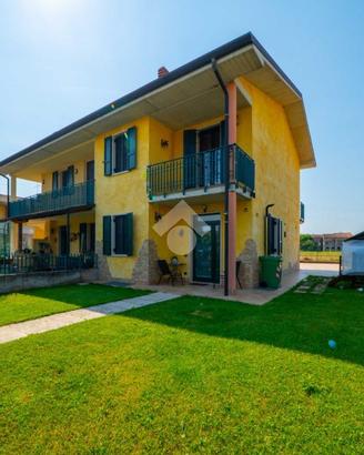 VILLA A SCHIERA A VALEGGIO SUL MINCIO