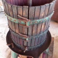 torchio e pigiatrice per uva .