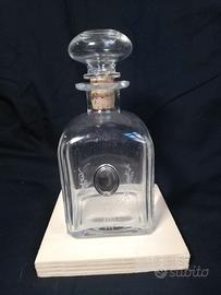 bottiglia da liquore con medaglione in argento