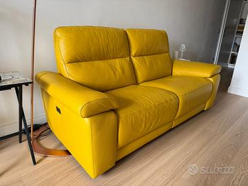 Divano tre posti di pelle