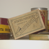 scatolina L' UNIVERSELLE di con puntine da disegno