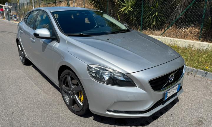 Volvo v40 D3 Momentum 2.0 150cv