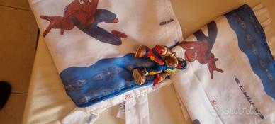 pupazzo spiderman con 2 tende a tema 