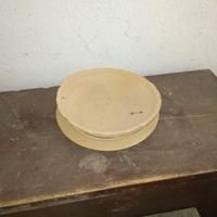 Piatti in legno e pentolame  alluminio vintage