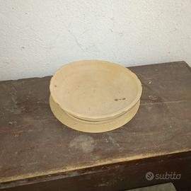 Piatti in legno e pentolame  alluminio vintage