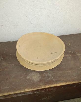 Piatti in legno e pentolame  alluminio vintage