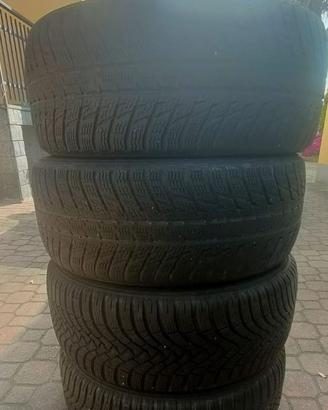 4 Pneumatici Invernali 255/55 R17 – Falken + Nokia