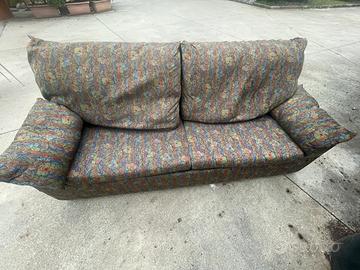 Divano letto matrimoniale con doghe