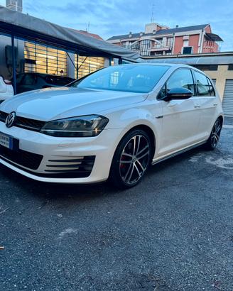 Volkswagen Golf 2.0 TDI 5p. GTD