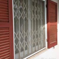 Grata estensibile per finestra.