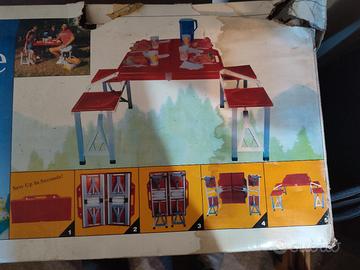 Tavolo da campeggio ripiegabile con sgabelli