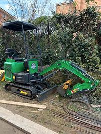 Mini Escavatore 12QT con martello e benna