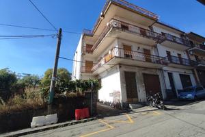 4 LOCALI A ZAFFERANA ETNEA